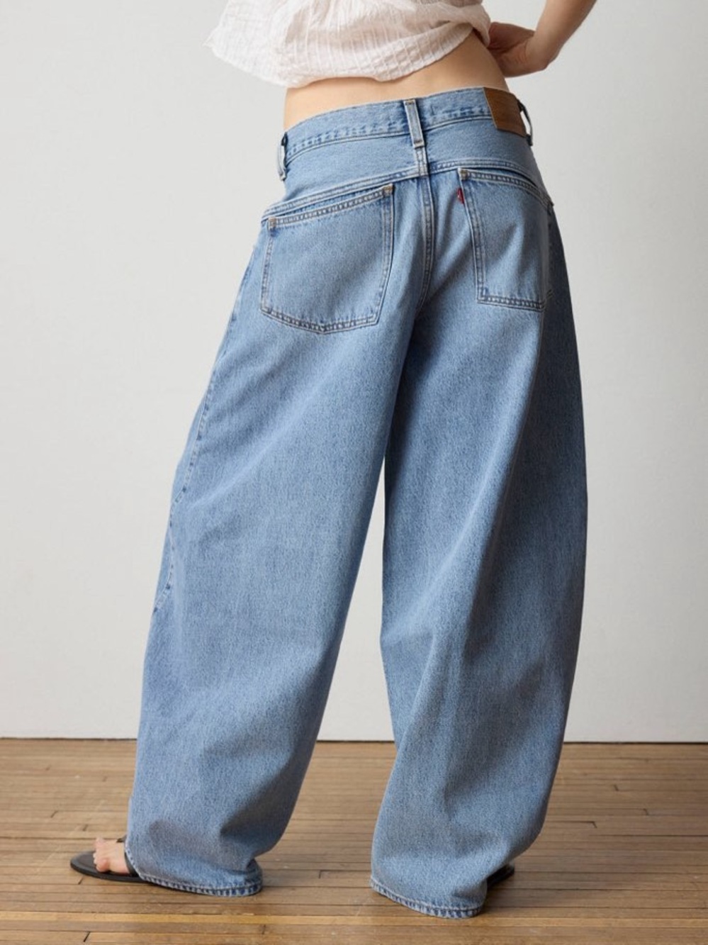 Levi’s Super Baggy Barrel Jean - Picture 3 of 4